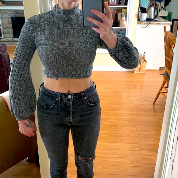 Crop sweater size medium (fits small) - Picture 1 of 4